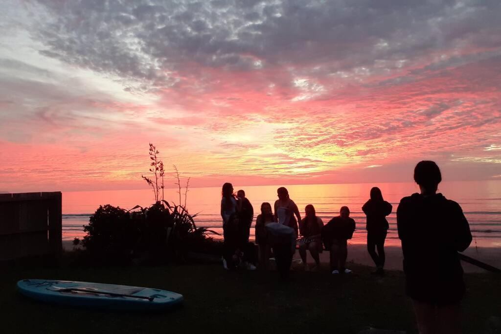 Beachfront Bliss Paraparaumu Luaran gambar